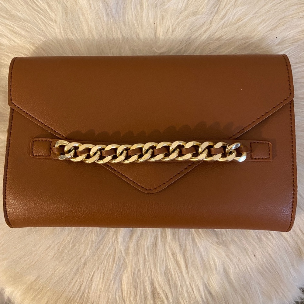 BP, Brown Clutch